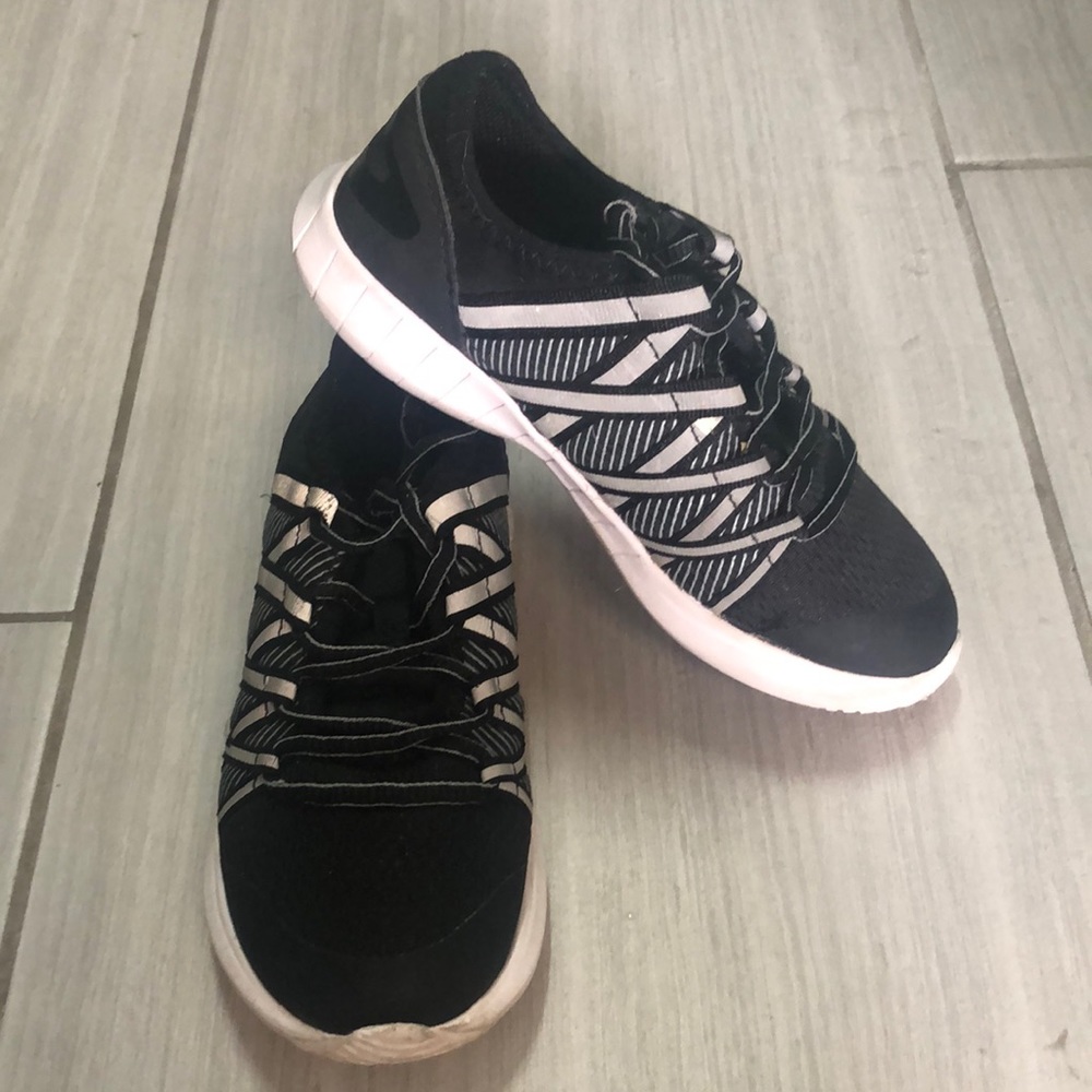 Boys running shoes size 1 in great shape